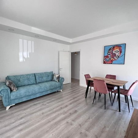 Cosmopolis Bliss: Your Home Away From Home Stefanestii de Jos 外观 照片