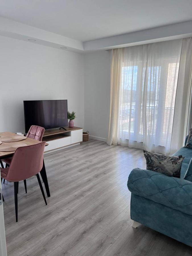 Cosmopolis Bliss: Your Home Away From Home Stefanestii de Jos 外观 照片