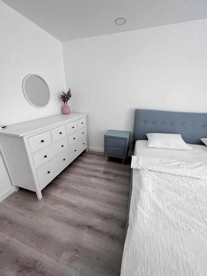 Cosmopolis Bliss: Your Home Away From Home Stefanestii de Jos 外观 照片