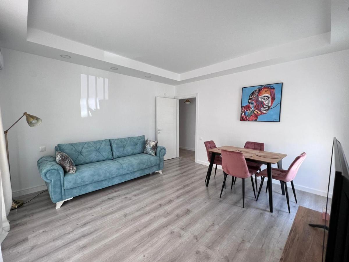 Cosmopolis Bliss: Your Home Away From Home Stefanestii de Jos 外观 照片